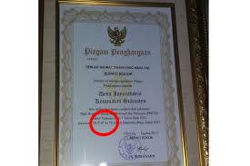 Apr 26, 2021 · foto kopi ijazah dan sertifikat penghargaan; Piagam Penghargaan Dari Bupati Untuk Desa Berujung Kecaman Dan Kecewa