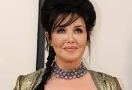 Al zain has gained international recognition for their designs and craftsmanship in both modern and traditional jewellery making it a sought after brand to. Isabelle Adjani Wears De Grisogono Jewellery To French Award Ceremony Gemma News Service