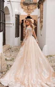 Langes brautkleid hochzeitskleid in creme blush puder mit taillenband. Wir Lieben Sanfte Blush Tone Lavie Mariee Brautmode Facebook
