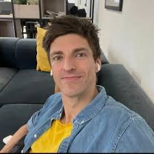 Richard Hyndman's Instagram, Twitter & Facebook