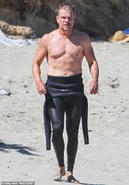 Matt damon / will hunting, в титрах не указан. Matt Damon 49 Shows Off His Muscled Physique As He Goes Shirtless In Wetsuit For Surfing In Malibu Aktuelle Boulevard Nachrichten Und Fotogalerien Zu Stars Sternchen