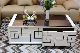 Dengan desain meja samping yang ramping dan minimal atau yang sangat terorganisir dengan penyimpanan tersembunyi, apapun pilihan anda, ruang tamu milik anda akan mendapatkan. 35 Ide Kreatif Meja Minimalis Imaniadesain Com