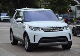 And take a seat on the powered inner tailgate for use at events or just changing the kids' muddy boots. Dachzelt Land Rover Reisen Im Defender Discovery Sowie Im Range Rover Campwerk