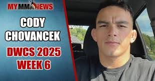 Lydia Warren's Instagram, Twitter & Facebook