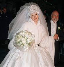 Скачай celine dion the hard way (courage 2019) и celine dion boundaries (courage 2019). 867911 Vlpoyujegzwa54waanxlazck8kbrk4 Robe De Mariee Des Stars 19 H113301 L Jpg 660 685 Beruhmte Hochzeitskleider Kleid Hochzeit Hochzeitsfeier Ideen