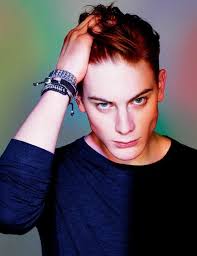 Sean Fenn's Instagram, Twitter & Facebook