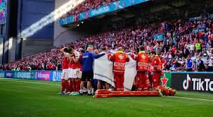 ومع الدقيقة 30 وصلت الكرة إلى تاديتش لاعب أياكس ثم رواغ مدافع توتنهام داخل منطقة الجزاء. Owvjsvw8pmswwm