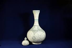 Nce Islemeli Kapakli Seramik Cini Vazo Modelleri Seramik Cini Vazolar Home Decor Vase Decor