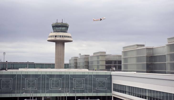 Resultado de imagen para Cancel·lacions massives a Aeroport Barcelona