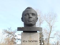Юрий гагарин — курсант саратовского аэроклуба досааф. Monument To Yuri Gagarin Yurij Gagarin Irkutsk Russia Picture Of Monument To Yuriy Gagarin Irkutsk Tripadvisor