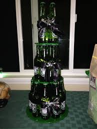 Beer Cake The Gift I Made For A Green Party 24 Pack Of Heineken Cardboard Bases Covered In Green Tablecloth And Beer Birthday Birthday Beer Cake Beer Cake