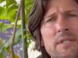 Bruce Irons confiesa que se está tratando con ibogaína