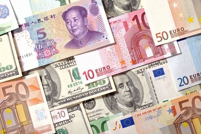 الدولار في مقدمتها.. كيف يتغير سعر صرف العملات الرئيسية بالأسواق العالمية؟  | اقتصاد | الجزيرة نت