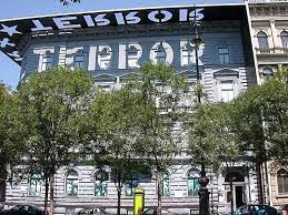 Introduce tus fechas para encontrar actividades disponibles. Museo Casa Del Terrore A Budapest