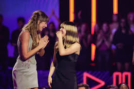 Alysa Liu presents Taylor Swift with major music award