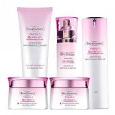 Such as tanaka tree bark extract, camellia extract, arbutin and tranexamic acid, it helps lighten the skin tone while replenishing skin with. Bio Essence Bio White Tanaka Var