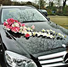 Même si vous en avez déjà abusé dans la salle de réception. Comment Decorer La Voiture De Mariage Couleur Mariage Decoration Mariage Voiture Wedding Car Decorations Car Decor Bridal Car