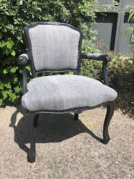 pin op klassieke fauteuil oud is nieuw