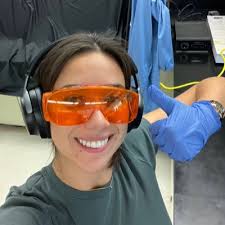 Anna Bay (@annavbay)