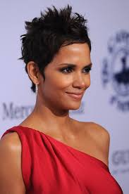Halle berry's daughter recently learned what can happen to your hair when you spend too much berry recounted her daughter telling her. Halle Berry S Pixie Celebrity Hair Ideas To Freshen Up Your Look It S Rosy
