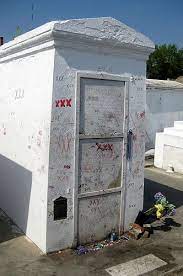 Marie Leveau S Grave In Saint Louis Cemetery 1 In New Orleans New Orleans Cemeteries New Orleans Marie Laveau