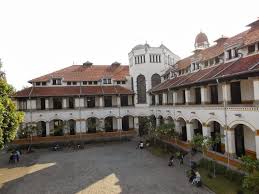 Lawang sewu, keindahan di balik cerita misterinya. Lawang Sewu Dari Sejarah Landmark Hingga Cerita Mistis Wisatafavorit Com