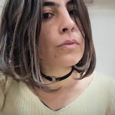 VIII. Vuelve la imagen Una planta desnuda con un remolino por el que asoma  una rama flaca con su hoja verde verde exaltado como solo la lluvia exalta  Cada día practico mi