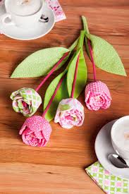 Diese karte lässt sich auch gut als muttertagsgeschenke für die mama basteln. Anleitung Blumenstrauss Nahen