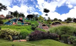 Selain itu, villa kwb juga berjarak cukup dekat dengan objek wisata di batu bagian barat seperti coban rondo, goa pinus, omah kayu, dan paralayang. 35 Tempat Wisata Di Batu Malang Yang Paling Hits Java Travel