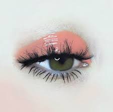 Click Here To See How To Pull Off The Glossy Eye Trend Without Looking Sweaty Makeup Glossy Eyeshadow Beauty Sprin Glossy Eyes Eye Makeup Glossy Eyeshadow