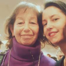 En un momento en el que la educación pública está siendo descaradamente  amenazada y pareciera que hay que insistir en justificar por qué es  necesaria, ayer una camada de estudiantes de posgrado