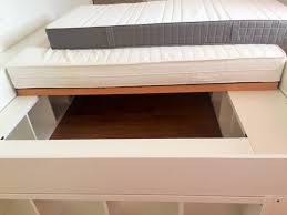 Familienbett Einfach Selber Bauen So Klappts Mama Mal 3 Familien Bett Familienbett Bauen Kallax Bett