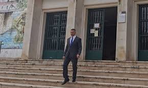 Rui fonseca e castro é contra o isolamento e incentiva os cidadãos a fazer queixa das forças de segurança. Dez Pessoas Detidas Em Manifestacao De Apoio A Juiz Negacionista Sem Mascara E Sem Distanciamento Noticias De Coimbra