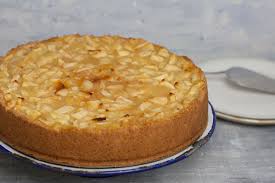 Das apfelmus in einen kleinen topf geben und zum köcheln bringen, ich gebe da schon immer ein wenig zimt dazu. Veganer Apfelkuchen Mit Puddingguss Mangold Muskat
