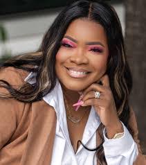 Kristen Lapp's Instagram, Twitter & Facebook