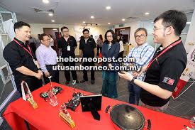 Sabariah, far left seen here with sarawak tourism board ceo sharzede datu hj salleh askor and batique md mohd her expression earnest, sabariah confides that she wants the younger generation to also recognise the beauty of sabariah putit is proud of the sarawak malay's handicraft heritage. The Official Portal Of The Sarawak Government