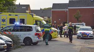 Daarbij zijn zeker drie personen gewond geraakt, onder hen zouden twee . 2 Kinderen Dood Bij Schietincident In Huis Dordrecht Agent Mogelijke Dader Nos