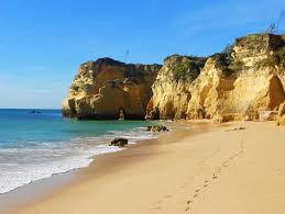 Portugalsko je skvelé na uvoľnenú plážovú dovolenku, medzi turistami sú obľúbené destinácie ako algarve a madeira. Predstavujeme Vam 12 Najkrajsich Plazi Europy Ktoru Si Vyberiete Ck Satur