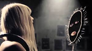 I programmet medverkar svenska artister som bor tillsammans under åtta dagar. Artister I Sa Mycket Battre 2014 Del 1 Den 18 Oktober Viral Webb