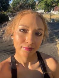 Hello! My name is Kiwi! I'm the studio assistant who “works” behind the  scenes!😉 We hope everyone is having a lovely weekend!💐 Next week I  anticipate that my website will be ready