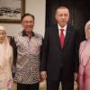 Tinagaran ditahan suruhanjaya pencegahan rasuah malaysia (sprm) semalam selepas hadir di pejabat sprm perak untuk siasatan. 1