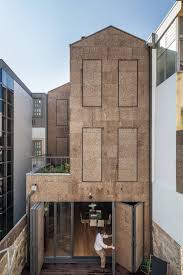 A Beautiful Renovation To A Historic Home In Porto Maison Architecte Extension Maison Facade Bois