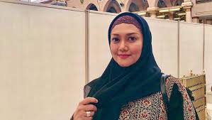 Selepas mualaf, khalid schoemaker dibenci anak kandungnya. Cerita Bella Saphira Ditentang Keluarga Hingga Korbankan Karier Demi Mualaf
