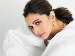 Deepika padukone (pronounced d̪iːpɪka pəɖʊkoːɳeː or paːɖʊkoːɳ; Deepika Padukone All Set To Have Another Year Of Back To Back Films At The Movies Filmfare Com
