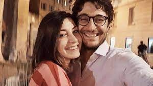 Lino guanciale (born 21 may 1979 in avezzano) is an italian actor. Lino Guanciale Presto Papa Moglie Paparazzata Con Pancia Sospetta Style24 It