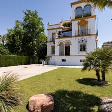 Casa de renta libre en sevilla este, de nueva construcción, con 4 dormitorios, salón con chimenea, cocina, aseos,2 baños. Casas De Lujo En Venta En La Palmera Sevilla Buhaira Consulting