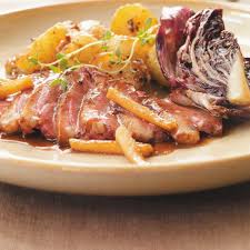Magrets De Canard Et Radicchio Aux Pommes Et A L Erable Ricardo Recipe Maple Syrup Recipes Duck Recipes Ricardo Recipe