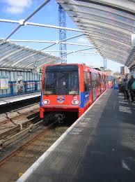 Holiday inn express limehouse reception & lobby. Dlr Train At Limehouse Station Aufnahme Von Holiday Inn Express London Limehouse Tripadvisor