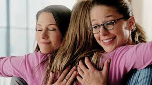 Kara using x-ray vision to see Alex