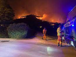 Incendio vicopisano, evacuate 10 famiglie, mezzi ancora in azione, individuato il responsabile. 3hnorvppfuxsm
